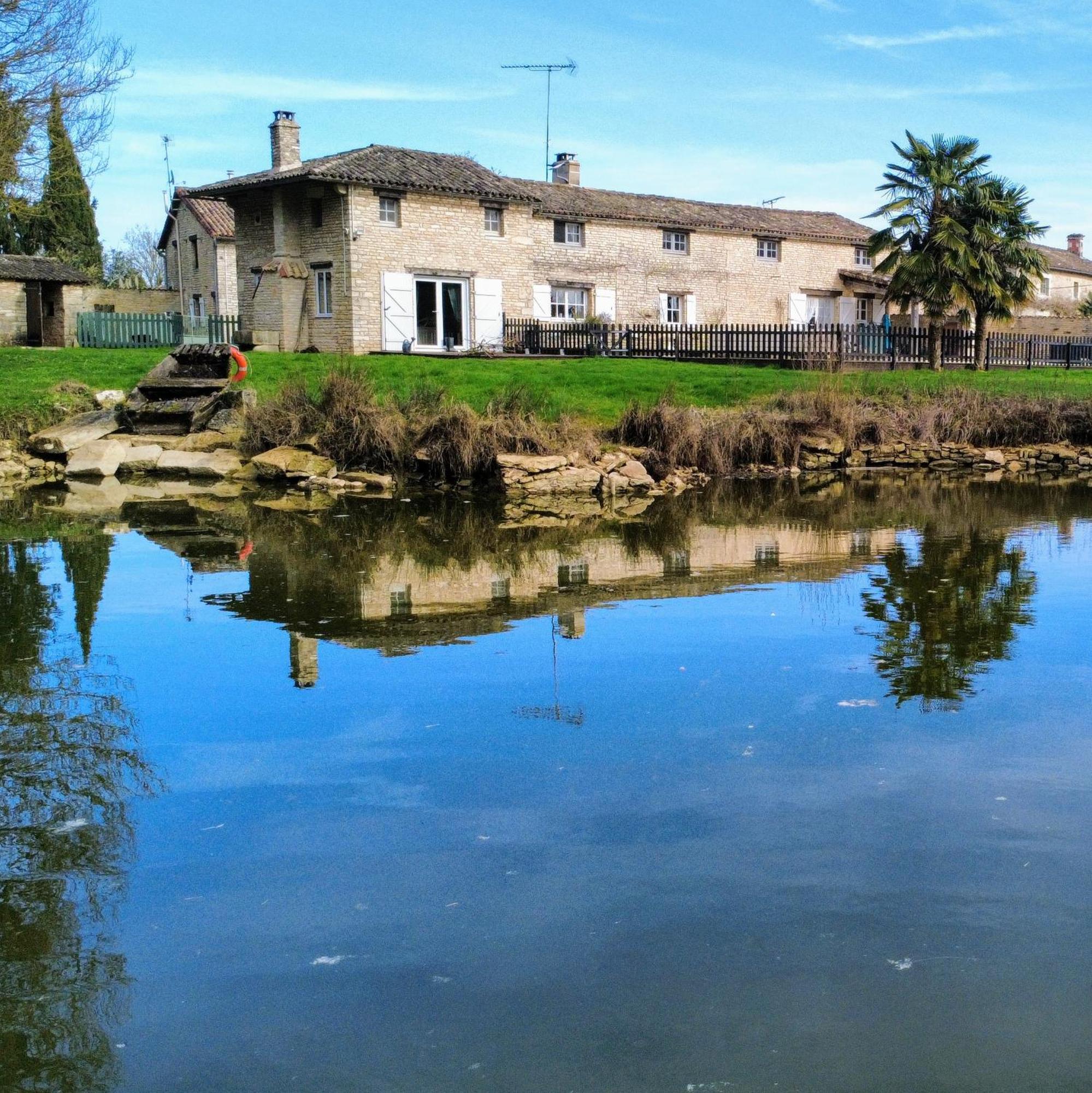 La Maison Du Petit Lac Messé 外观 照片